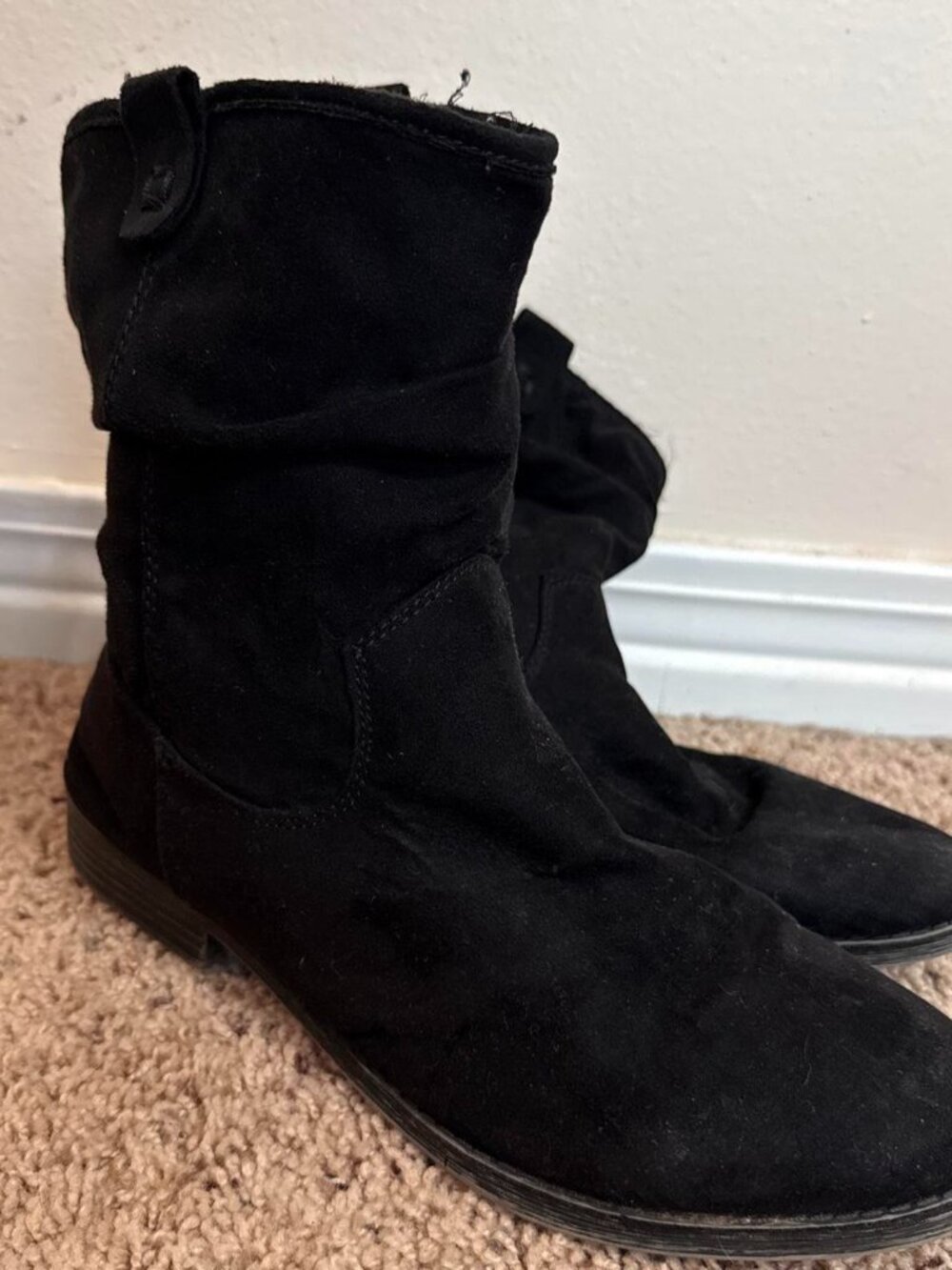 Black suede ankle boots with zipper detail #boots #suede